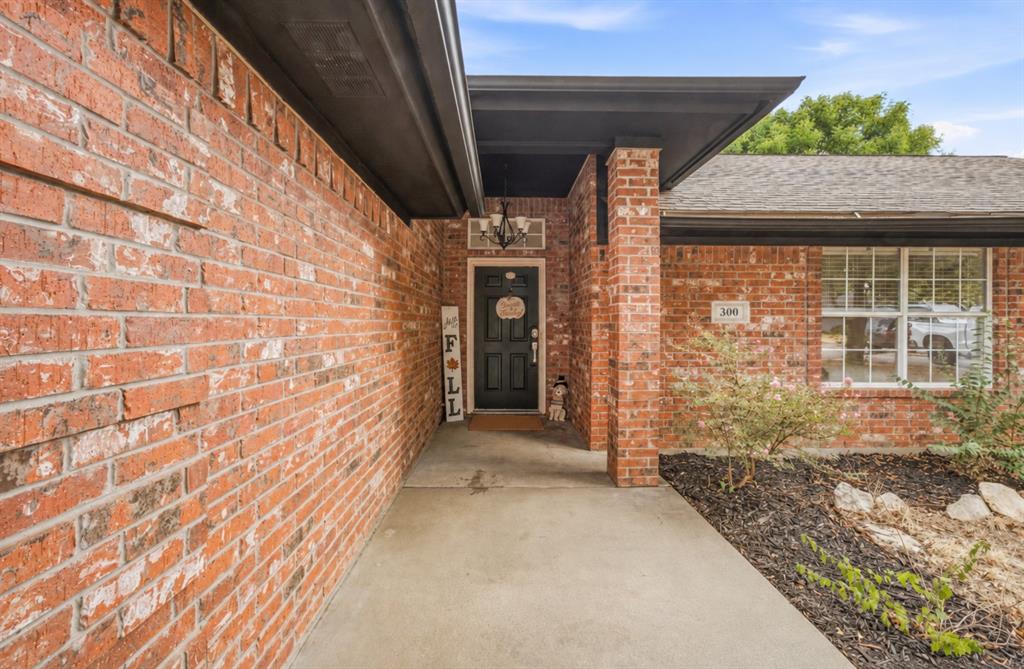 300 Wedgewood Drive Property Photo 4