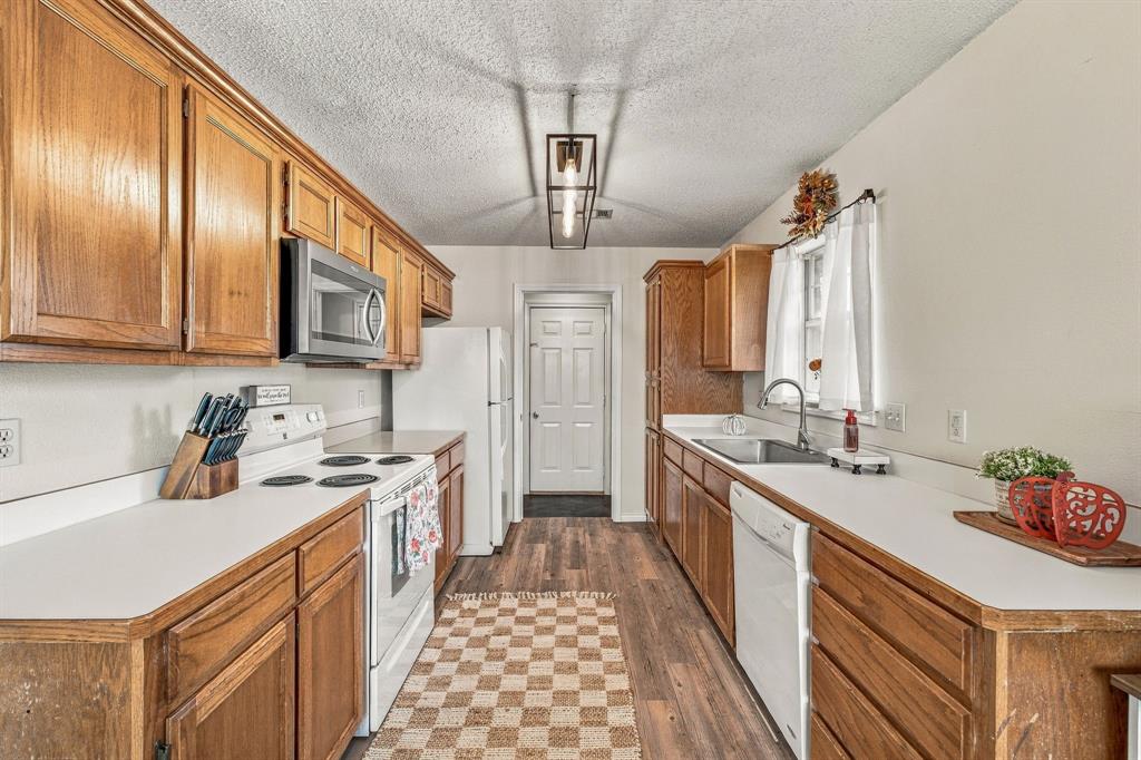 300 Wedgewood Drive Property Photo 11