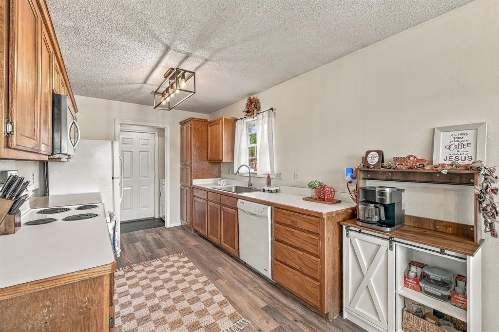 300 Wedgewood Drive Property Photo 12