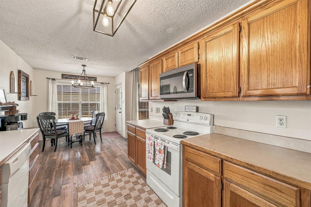 300 Wedgewood Drive Property Photo 13