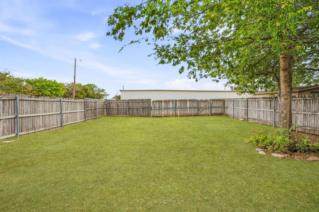 300 Wedgewood Drive Property Photo 23