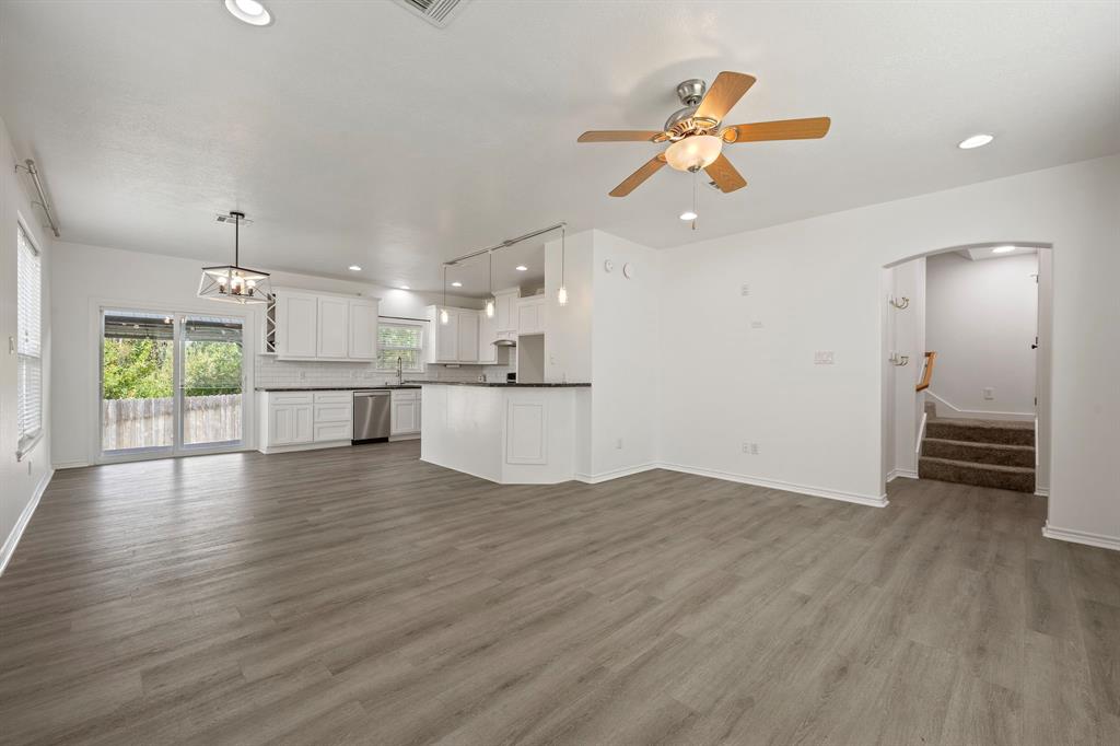 2307 Carisbrooke Loop Property Photo 6