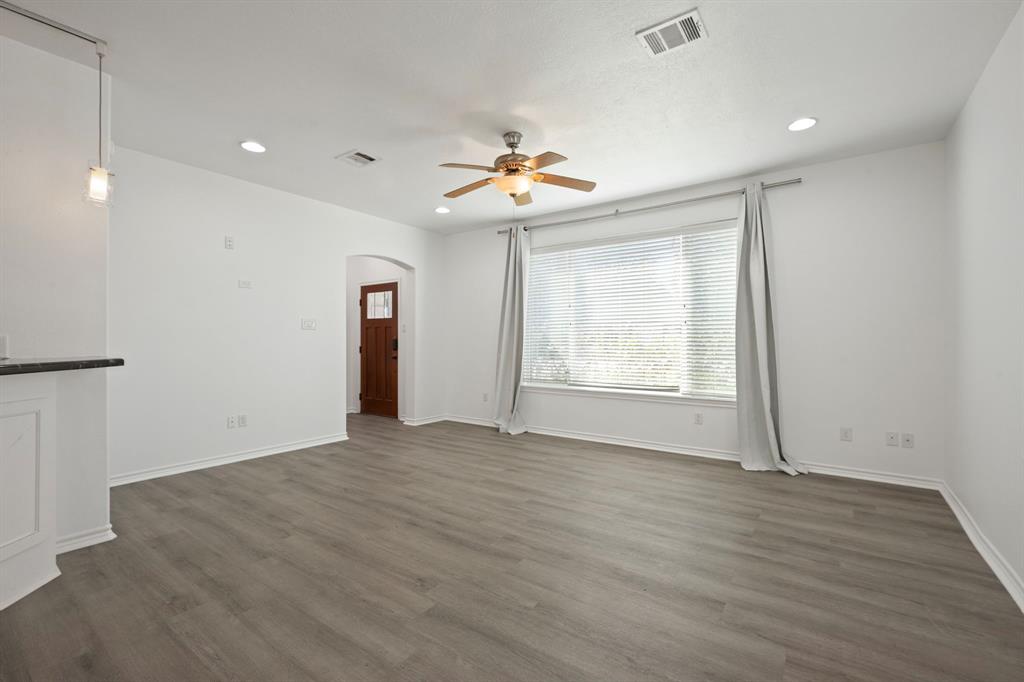 2307 Carisbrooke Loop Property Photo 8