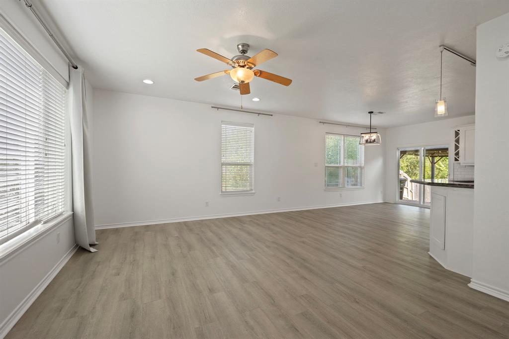2307 Carisbrooke Loop Property Photo 10