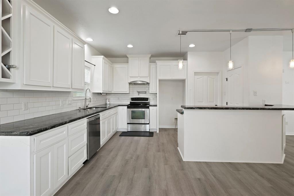 2307 Carisbrooke Loop Property Photo 13