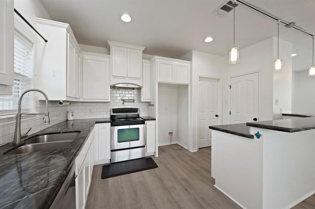 2307 Carisbrooke Loop Property Photo 14