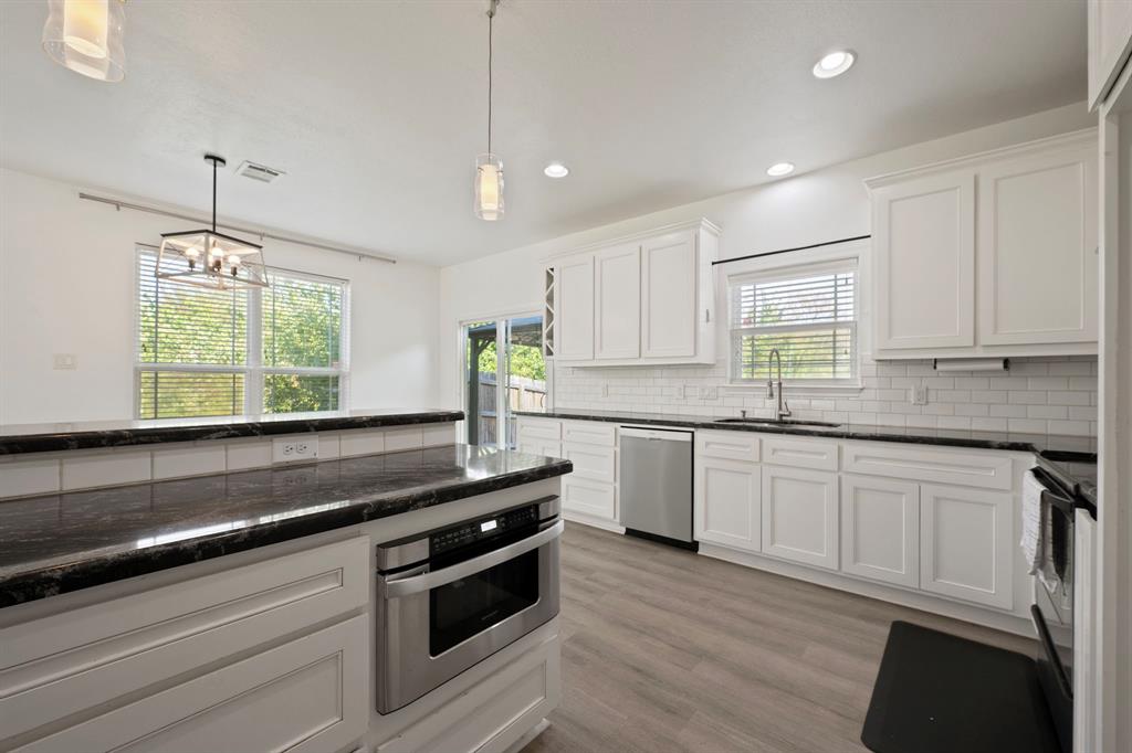 2307 Carisbrooke Loop Property Photo 15