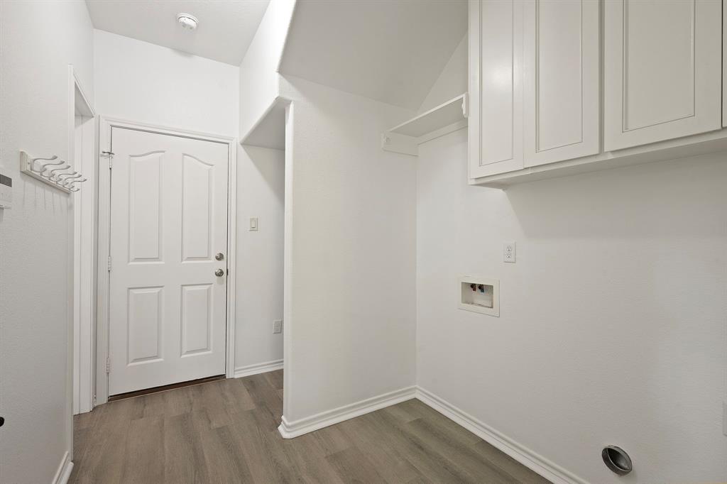 2307 Carisbrooke Loop Property Photo 16