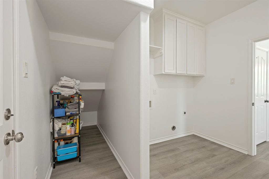 2307 Carisbrooke Loop Property Photo 17