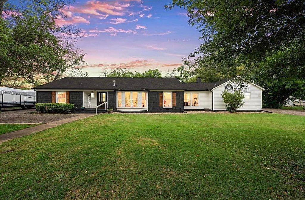 315 S G Avenue Property Photo 1