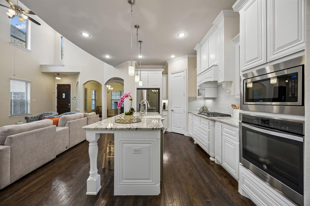 4421 Broadway Avenue Property Photo 11