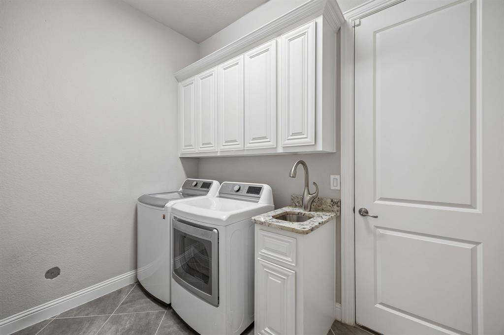 4421 Broadway Avenue Property Photo 14