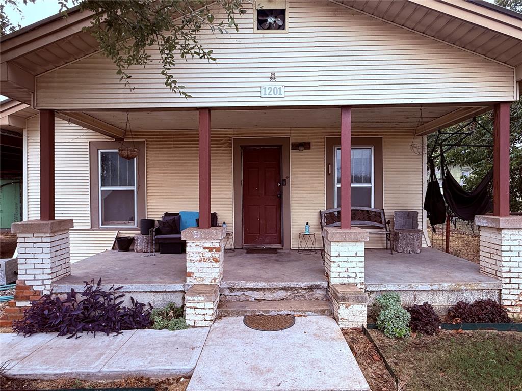 1201 W 5th Street Property Photo 2