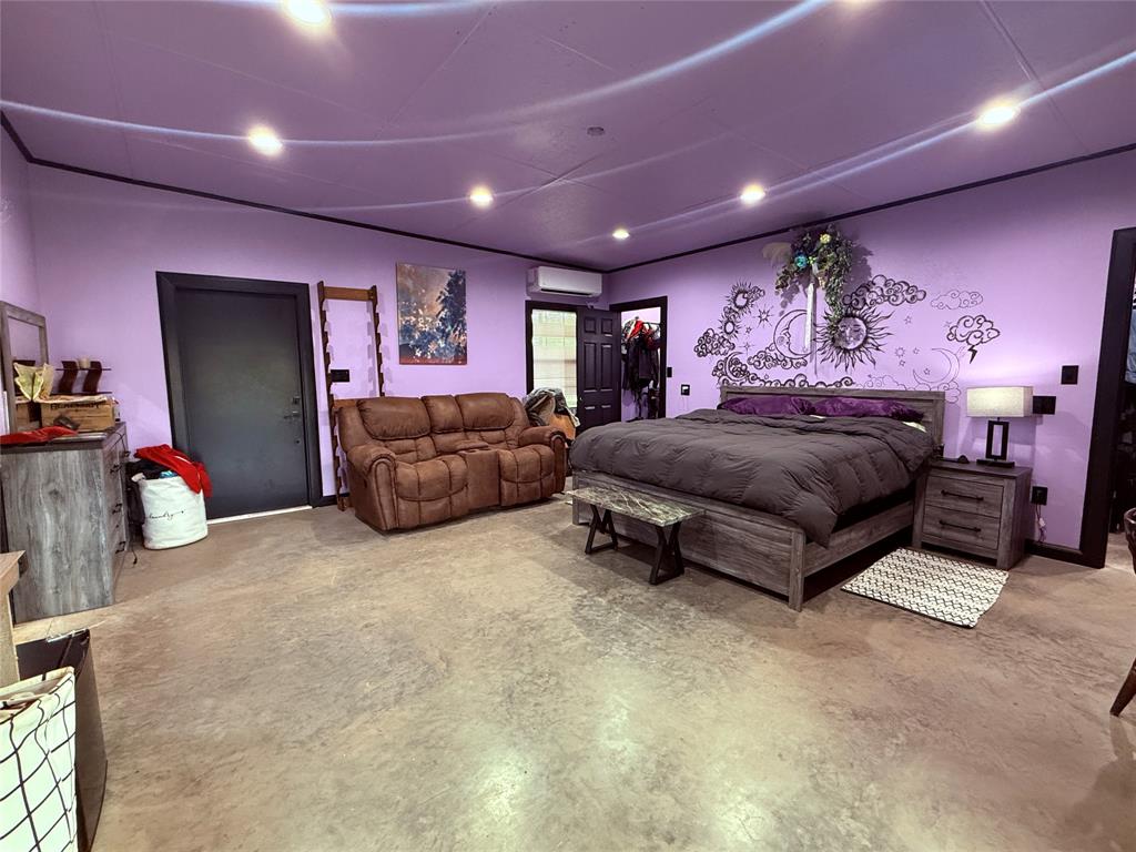 1201 W 5th Street Property Photo 14