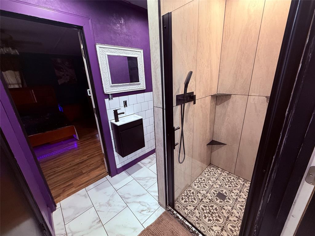 1201 W 5th Street Property Photo 17
