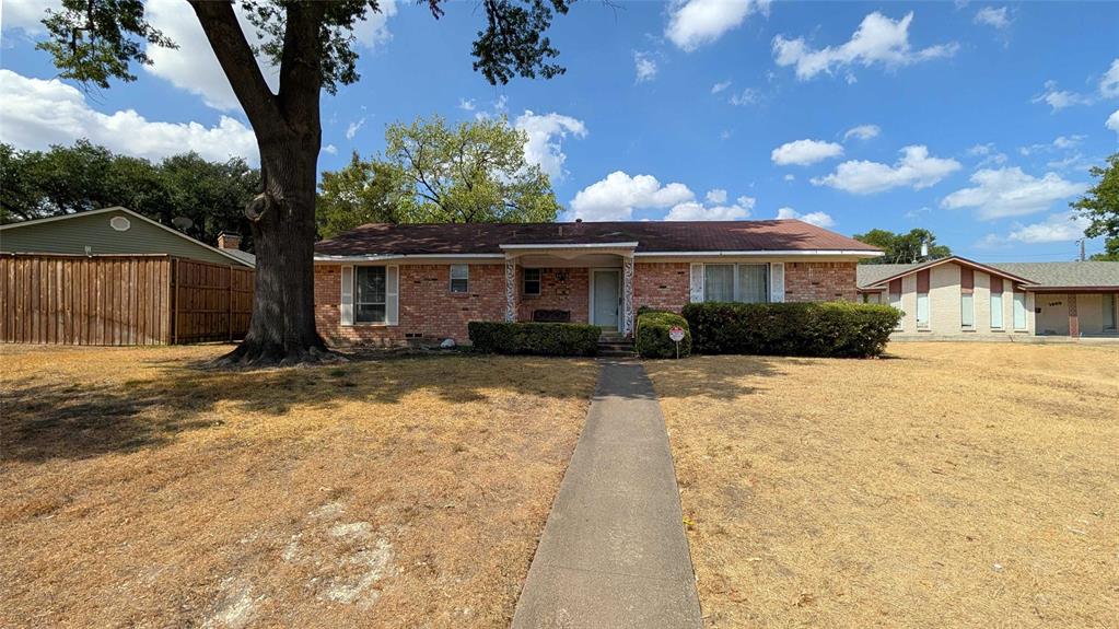 1453 Brook Valley Place Property Photo 2