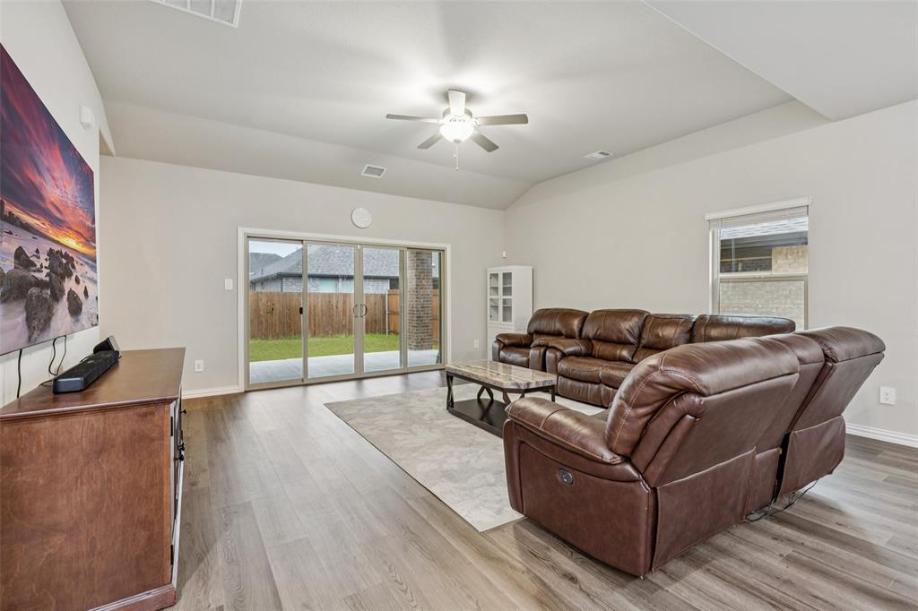 1108 Mahogany Drive Property Photo 5