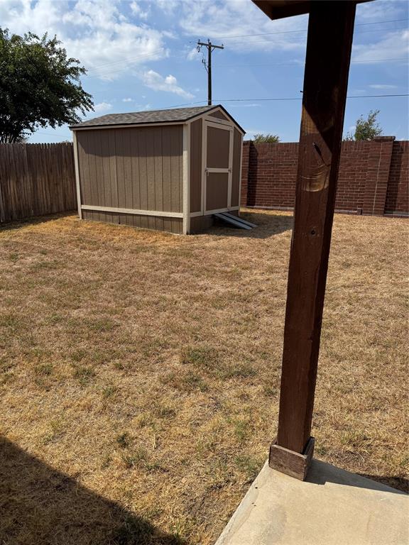 8772 Regal Royale Drive Property Photo 5