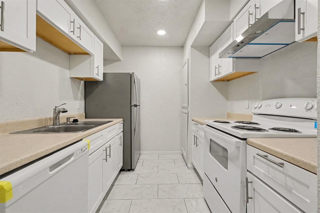 9696 Walnut Street 502 Property Photo 3