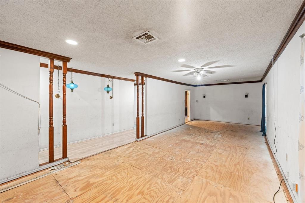 2617 Loraine Street Property Photo 4