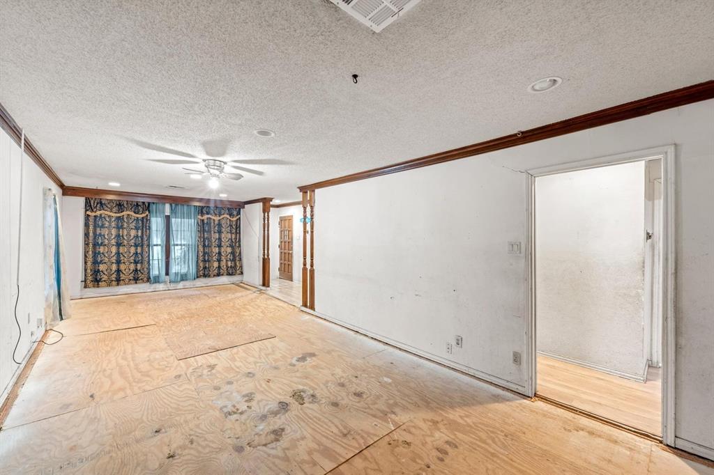 2617 Loraine Street Property Photo 5