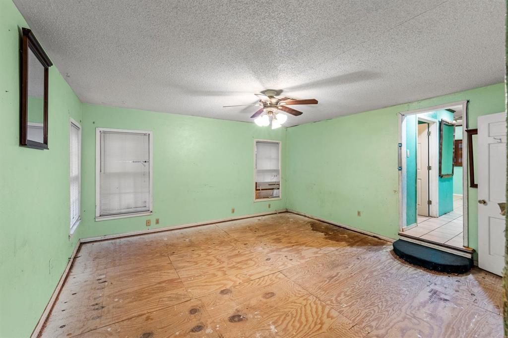 2617 Loraine Street Property Photo 11