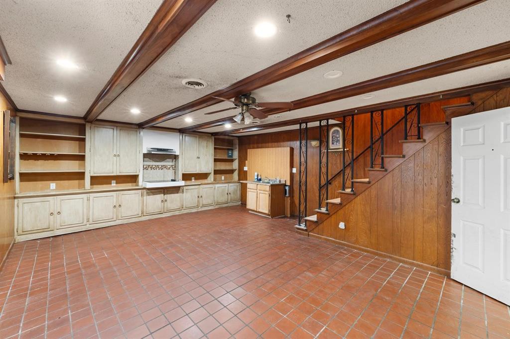 2617 Loraine Street Property Photo 13