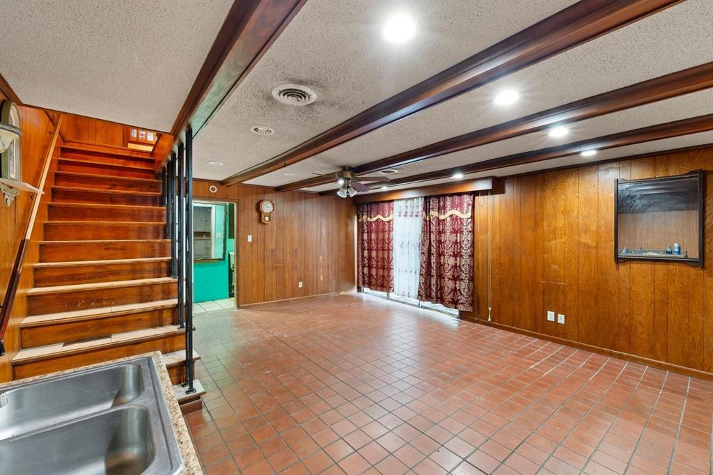 2617 Loraine Street Property Photo 14