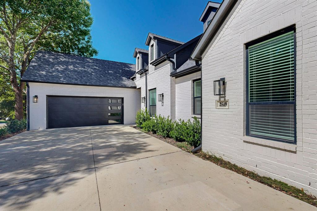 2519 Tamaron Cove Property Photo 4