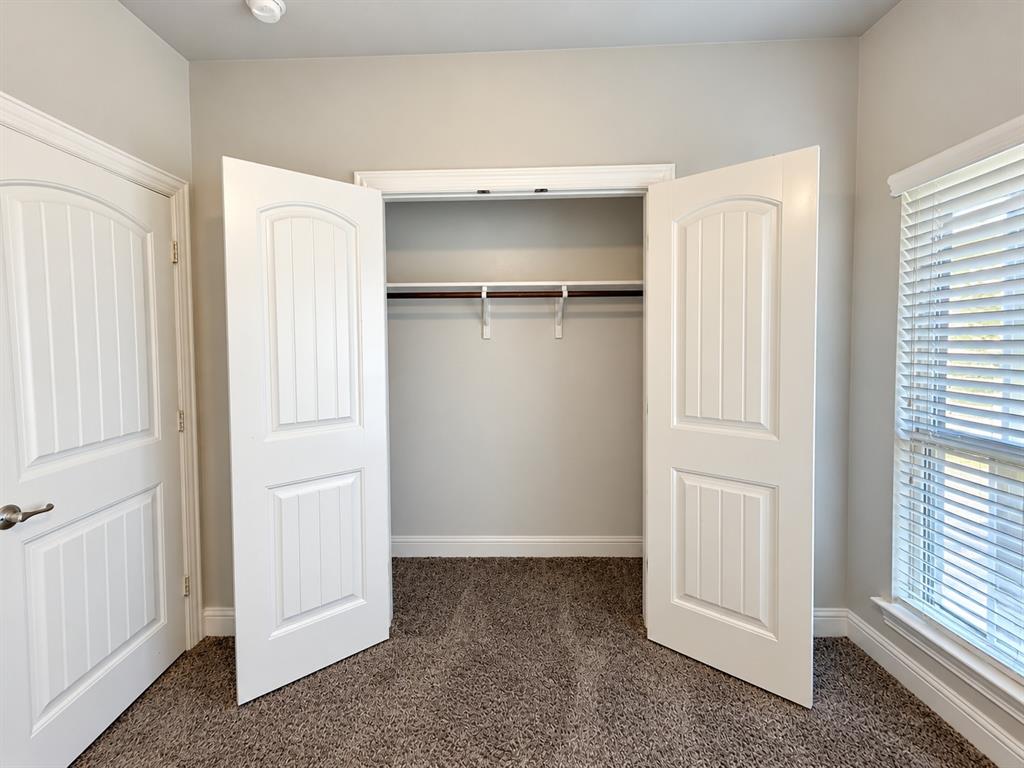 4320 Lakeview Drive Property Photo 3
