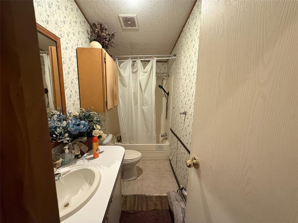 3921 Applewood Court Property Photo 4