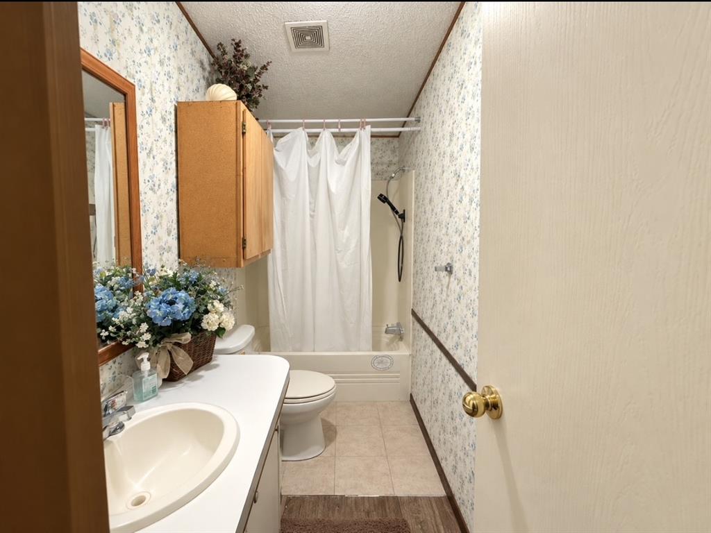3921 Applewood Court Property Photo 5