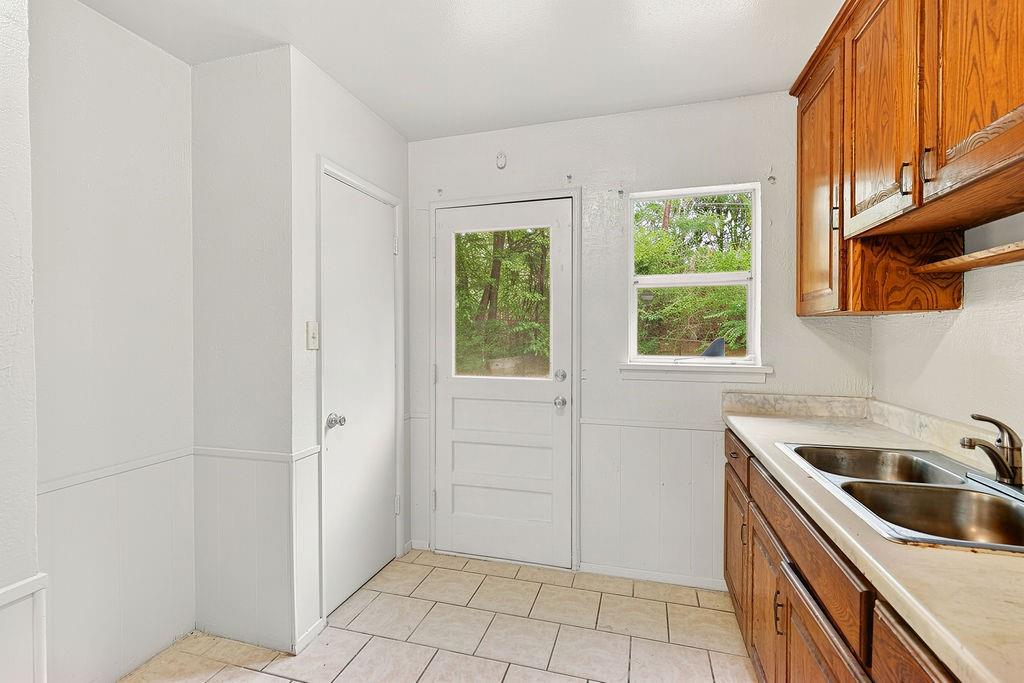 241 Byrne Avenue Property Photo 9