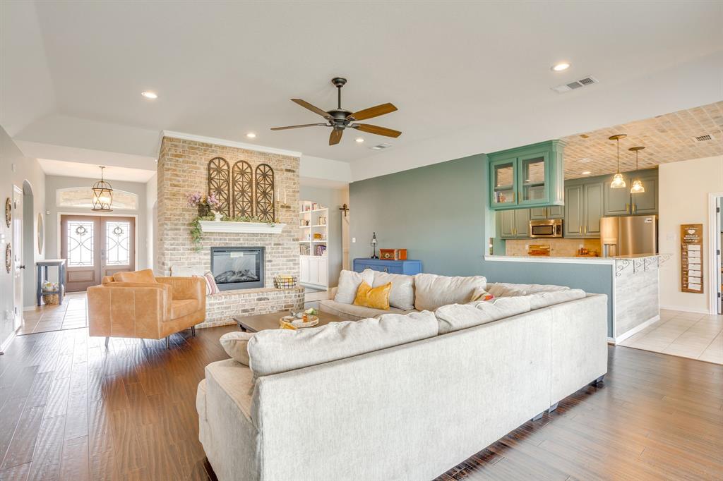 703 Country Club Drive Property Photo 12