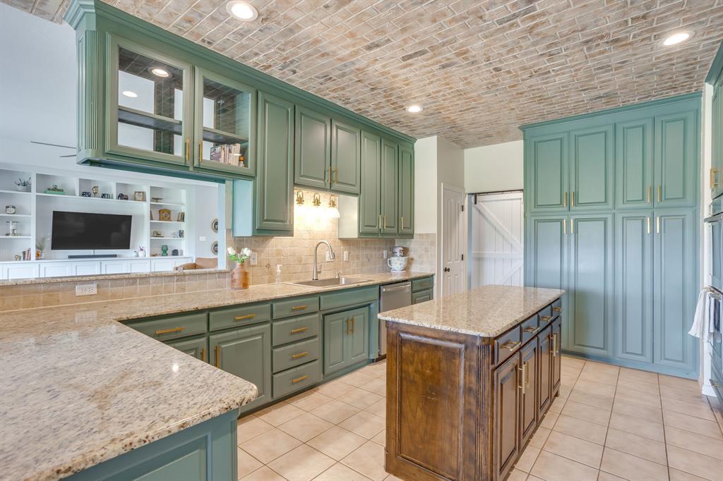 703 Country Club Drive Property Photo 17