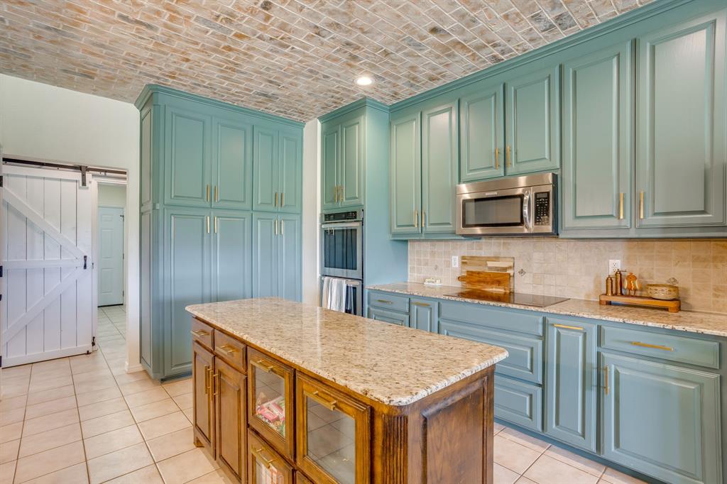 703 Country Club Drive Property Photo 18