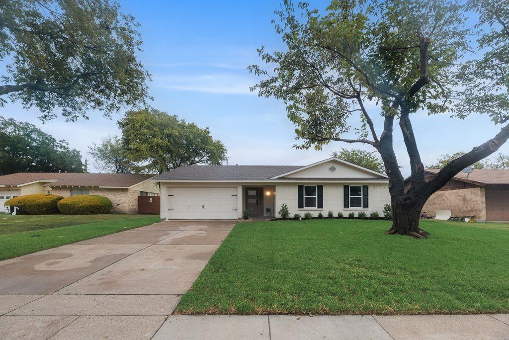 1215 Briarcove Drive Property Photo 1
