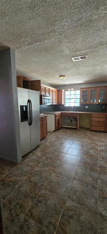 2172 Airport Loop Property Photo 4