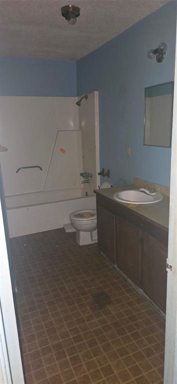 2172 Airport Loop Property Photo 8