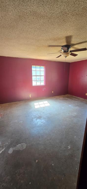 2172 Airport Loop Property Photo 9