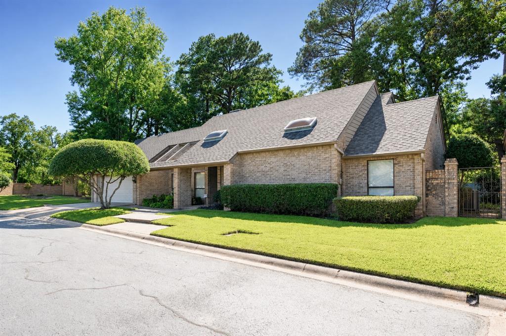 811 Ashford Court Property Photo 1