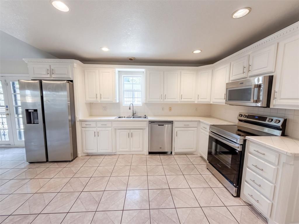 404 Vincent Street Property Photo 2