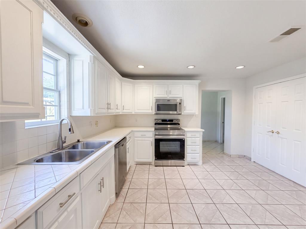 404 Vincent Street Property Photo 6