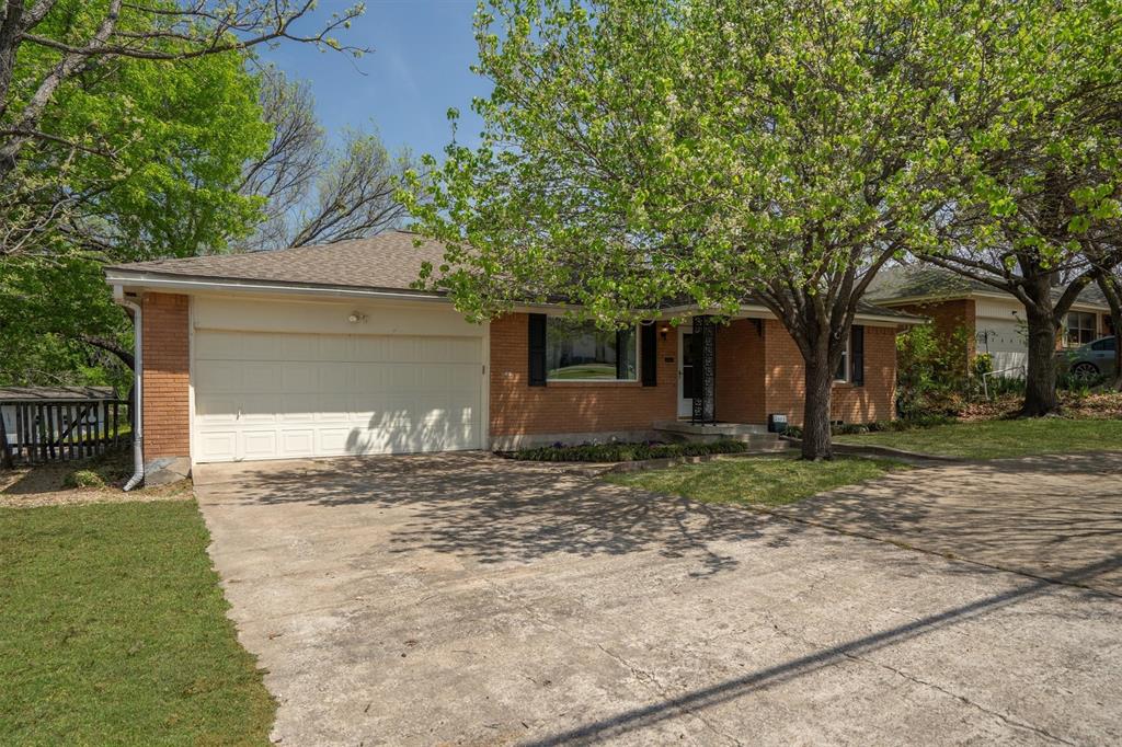 2461 Highland Road Property Photo 2