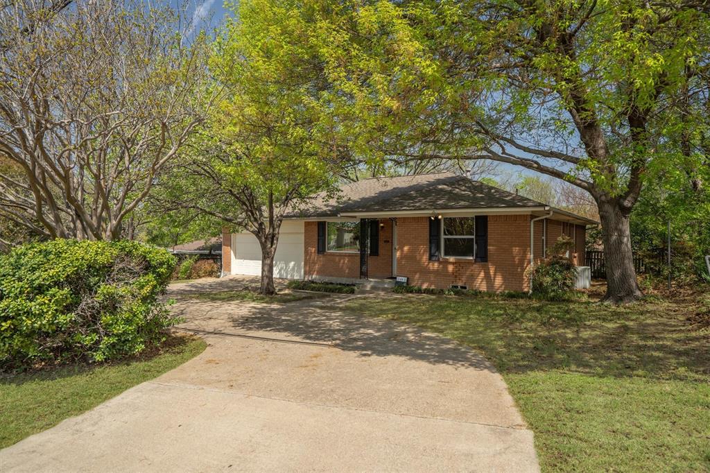 2461 Highland Road Property Photo 3