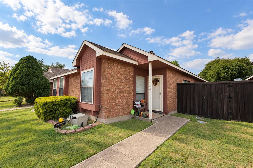 1733 Wheatfield Drive Property Photo 4