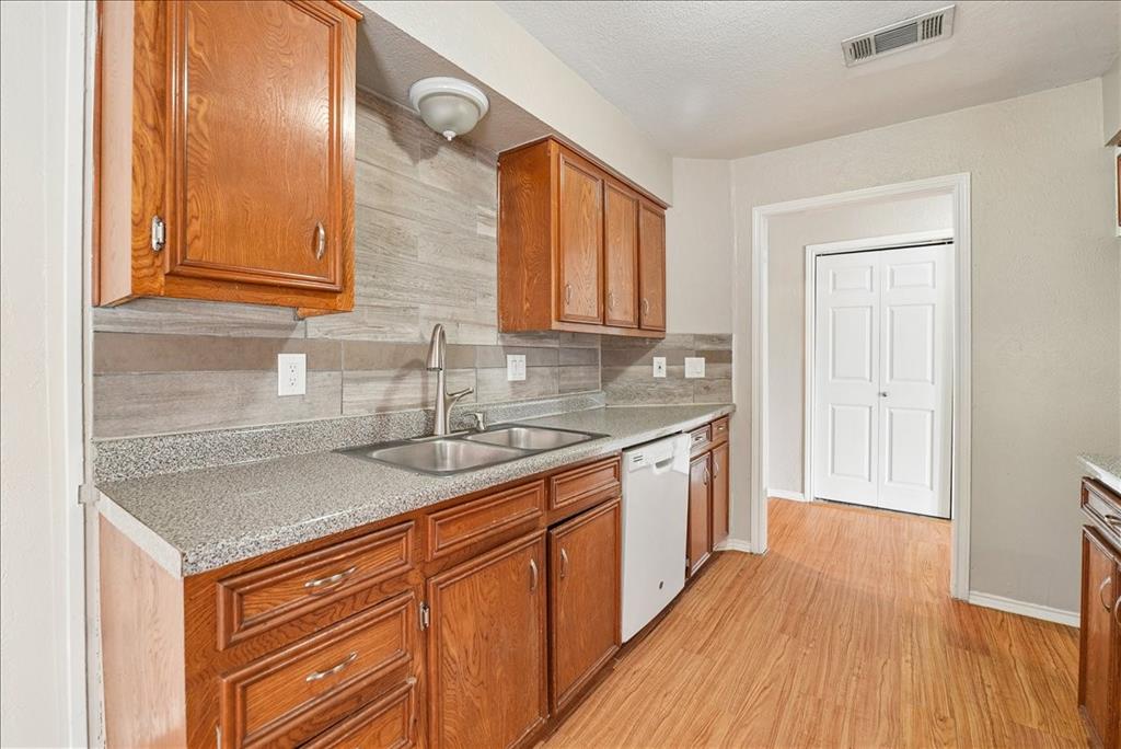 1412/1414 White Way Property Photo 6
