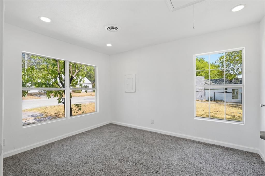 305 Miller Street Property Photo 24