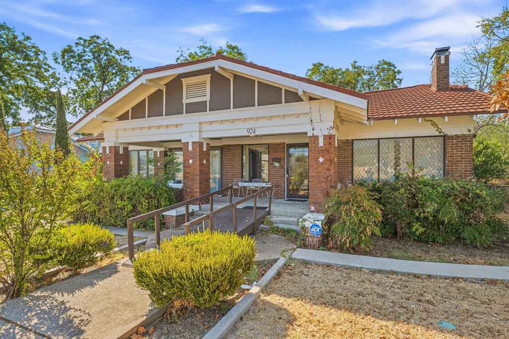 924 4th Street Property Photo 1