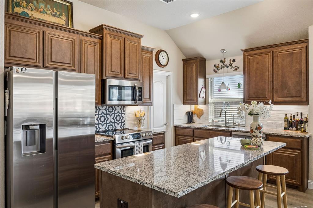 3937 Holly Springs Lane Property Photo 4